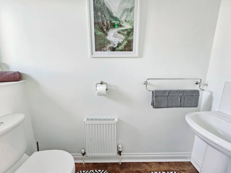 Modern 5 Bedroom Townhouse With Free Parking Glasgow Eksteriør billede