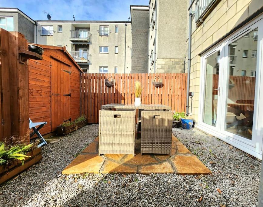 Modern 5 Bedroom Townhouse With Free Parking Glasgow Eksteriør billede