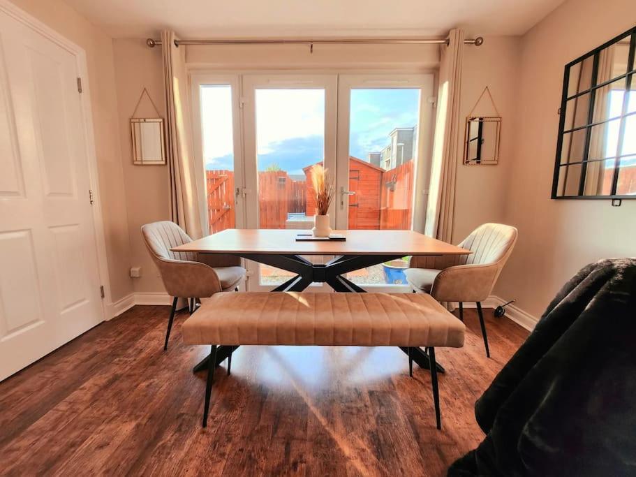 Modern 5 Bedroom Townhouse With Free Parking Glasgow Eksteriør billede