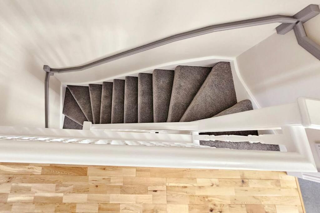 Modern 5 Bedroom Townhouse With Free Parking Glasgow Eksteriør billede