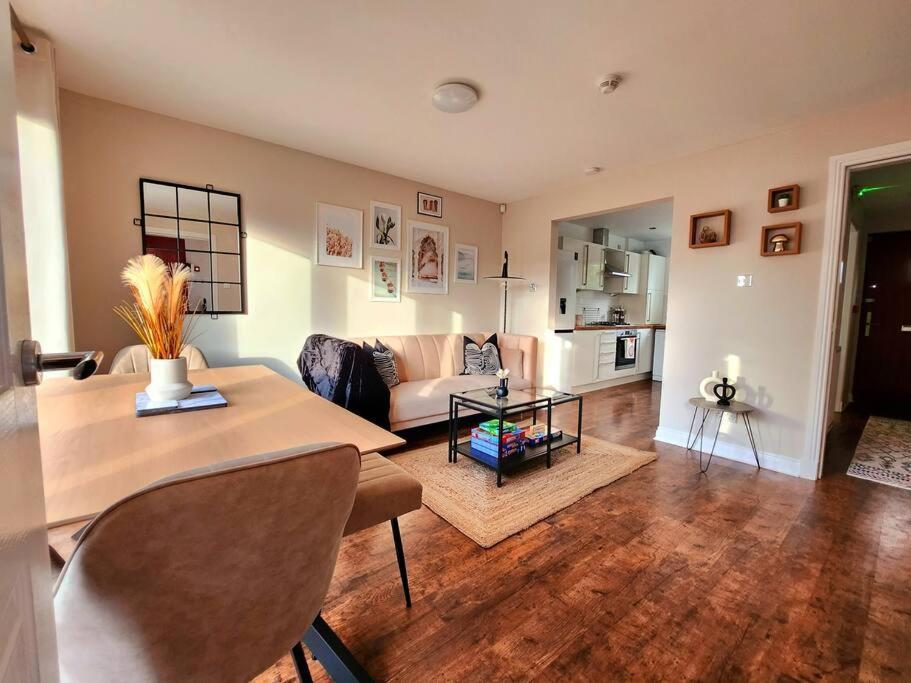Modern 5 Bedroom Townhouse With Free Parking Glasgow Eksteriør billede