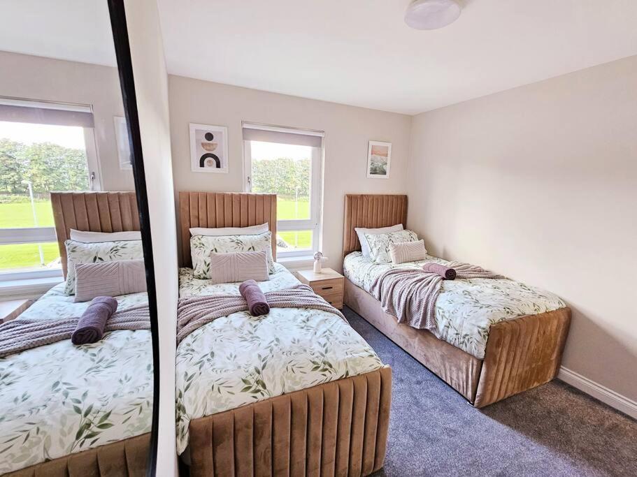 Modern 5 Bedroom Townhouse With Free Parking Glasgow Eksteriør billede