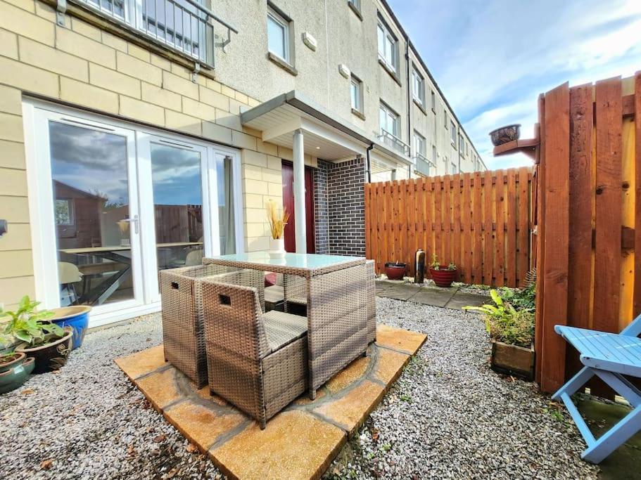 Modern 5 Bedroom Townhouse With Free Parking Glasgow Eksteriør billede