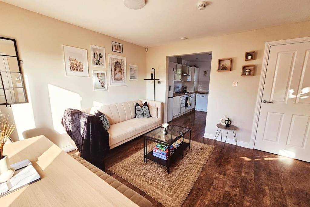 Modern 5 Bedroom Townhouse With Free Parking Glasgow Eksteriør billede