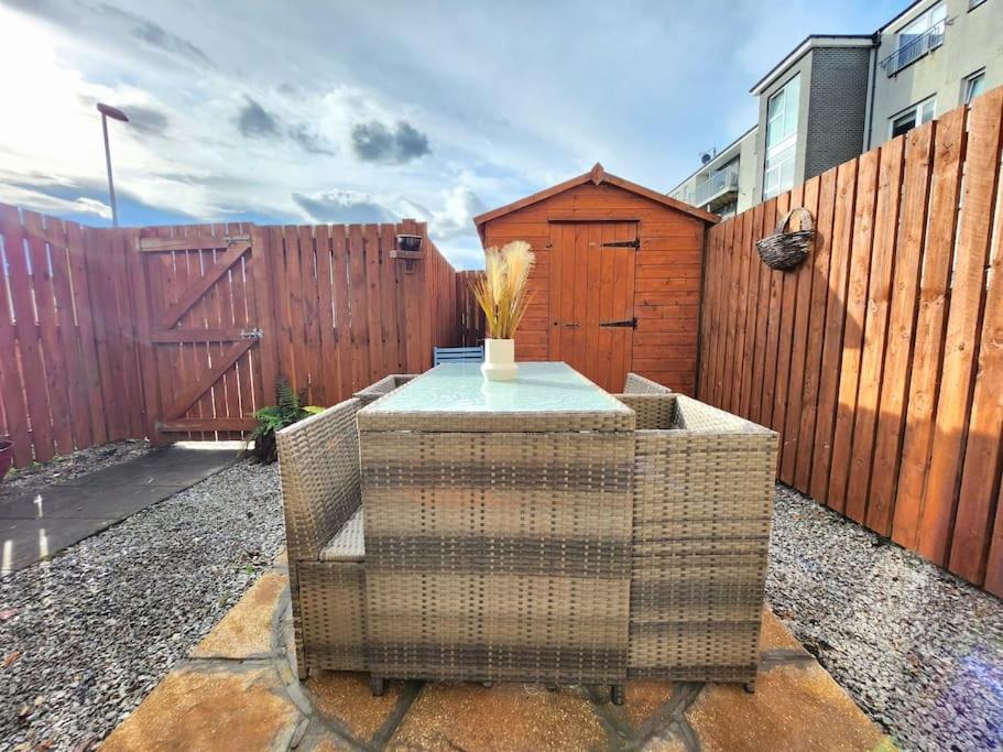 Modern 5 Bedroom Townhouse With Free Parking Glasgow Eksteriør billede