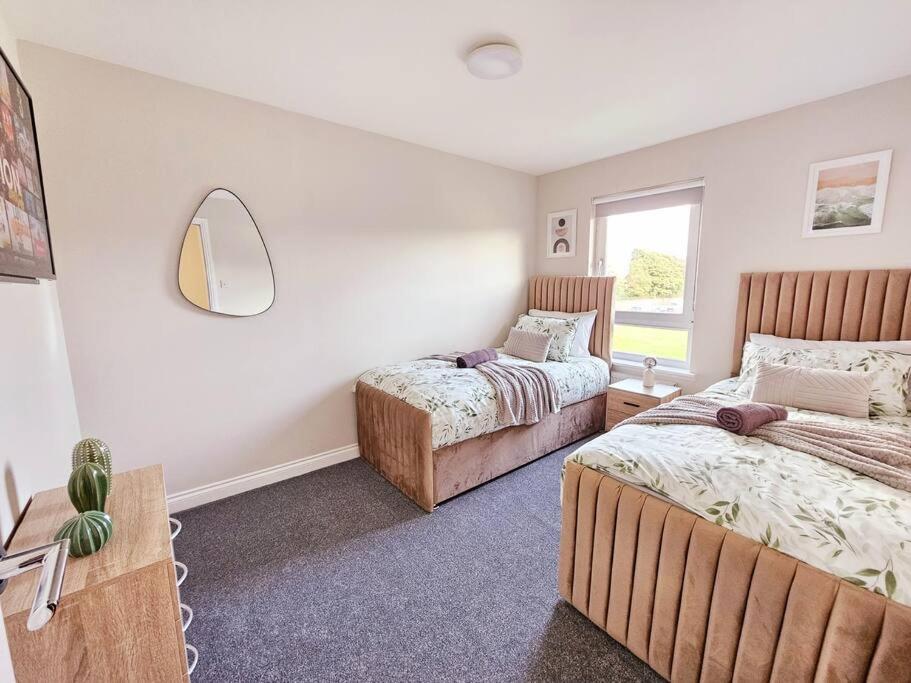 Modern 5 Bedroom Townhouse With Free Parking Glasgow Eksteriør billede