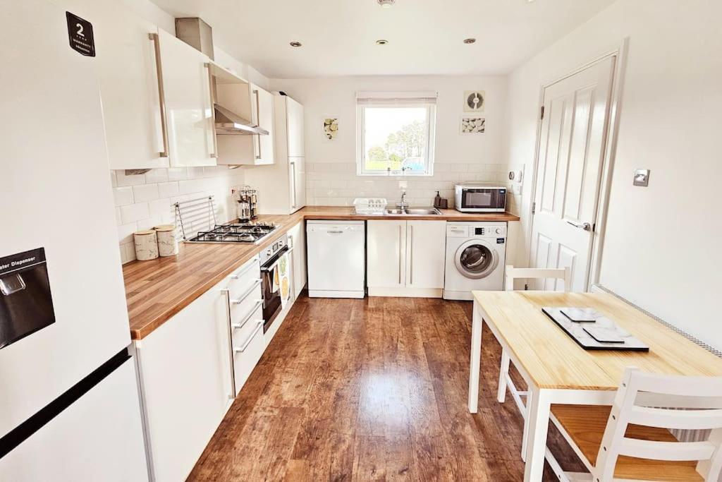 Modern 5 Bedroom Townhouse With Free Parking Glasgow Eksteriør billede