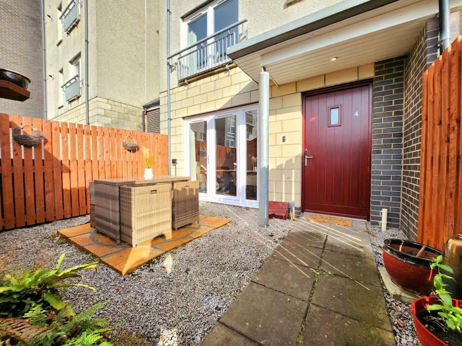 Modern 5 Bedroom Townhouse With Free Parking Glasgow Eksteriør billede