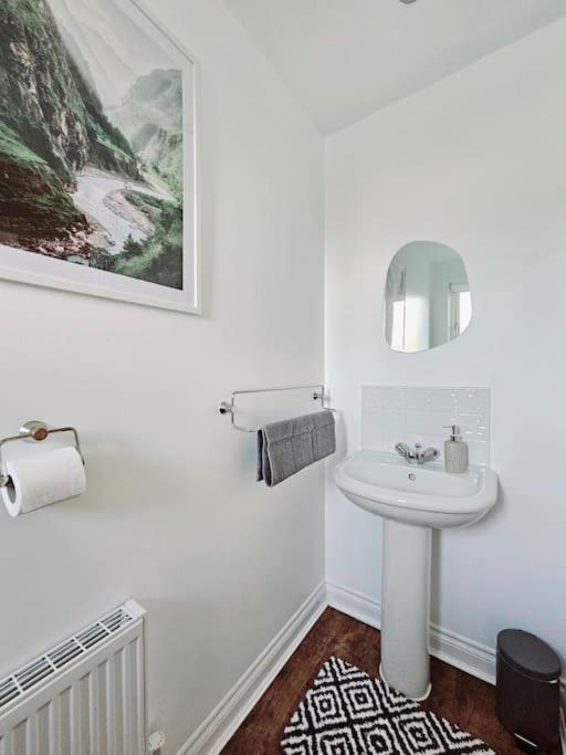 Modern 5 Bedroom Townhouse With Free Parking Glasgow Eksteriør billede