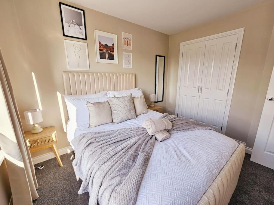 Modern 5 Bedroom Townhouse With Free Parking Glasgow Eksteriør billede