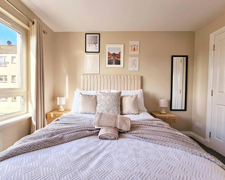 Modern 5 Bedroom Townhouse With Free Parking Glasgow Eksteriør billede